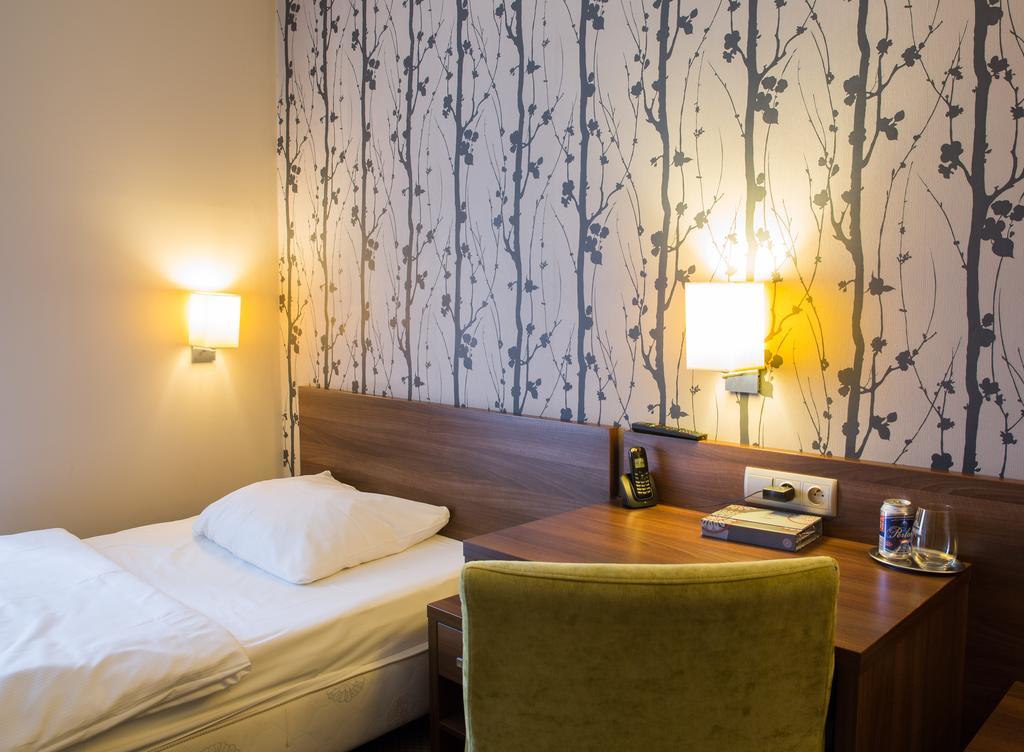 Hotel Srodmiejski 지엘로나구라 외부 사진