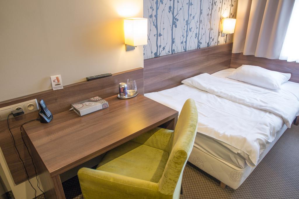 Hotel Srodmiejski 지엘로나구라 외부 사진