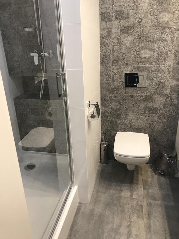 Hotel Srodmiejski 지엘로나구라 외부 사진