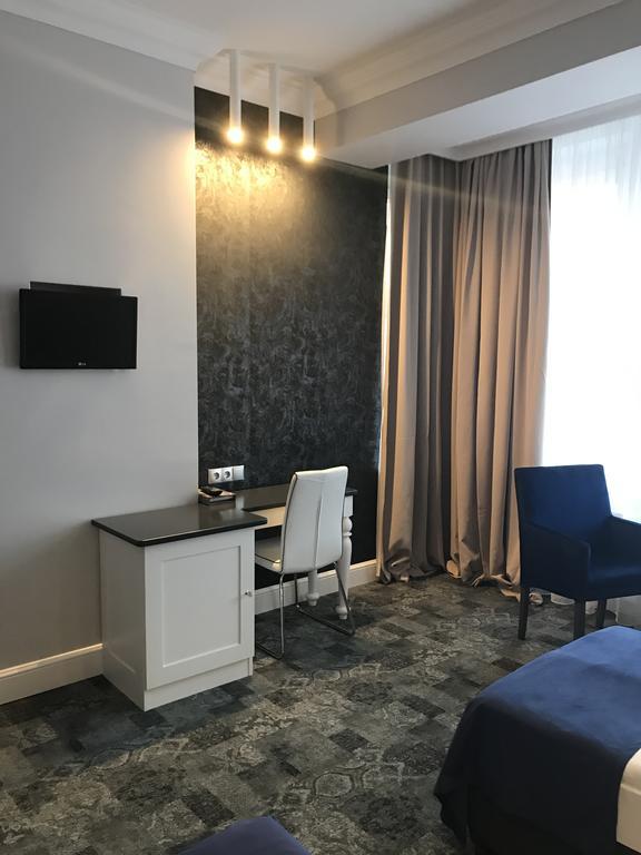 Hotel Srodmiejski 지엘로나구라 외부 사진