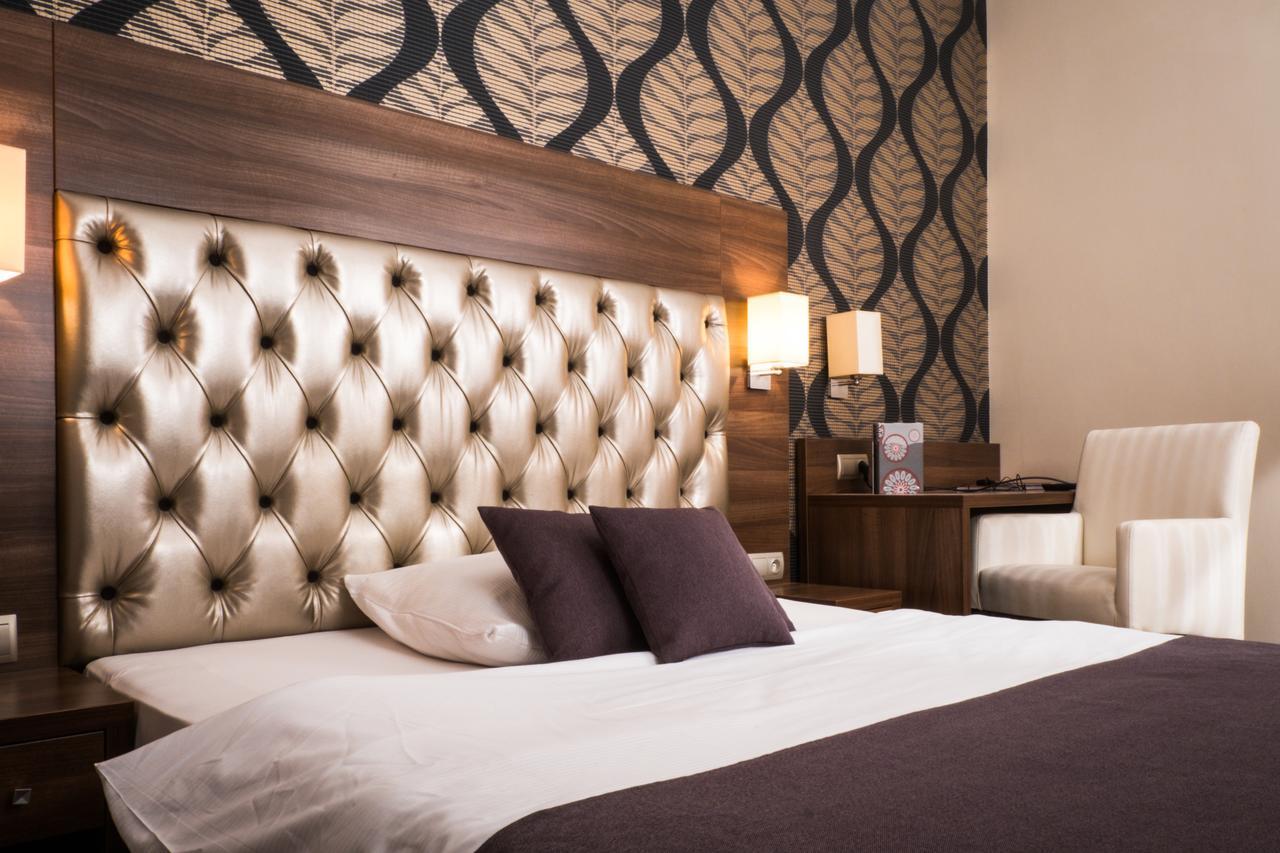 Hotel Srodmiejski 지엘로나구라 외부 사진