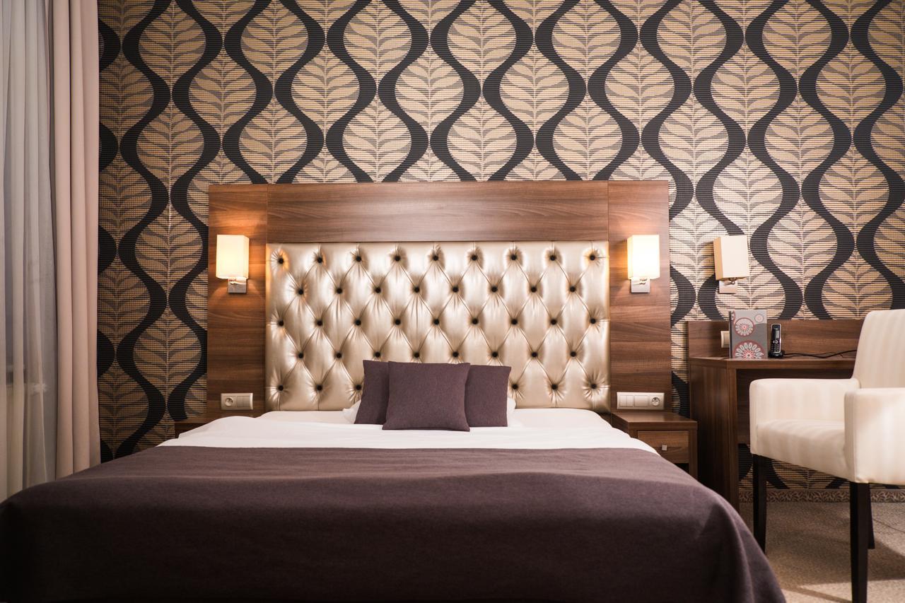 Hotel Srodmiejski 지엘로나구라 외부 사진