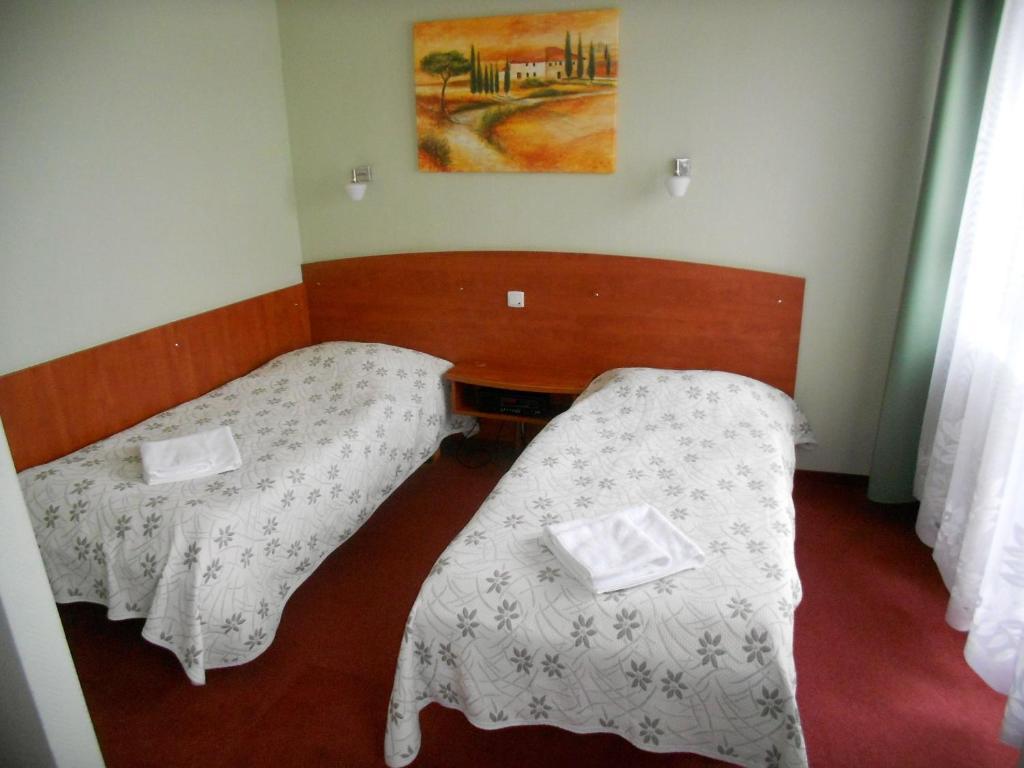Hotel Srodmiejski 지엘로나구라 객실 사진
